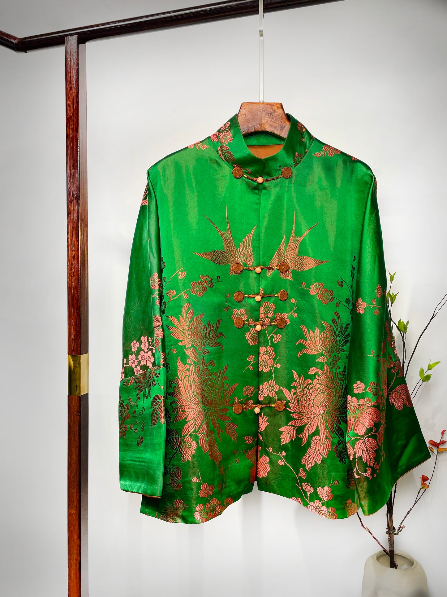 Antique Satin・Flowers & Swallows, Dual-Color Vintage Embroidery 百花戏燕双彩老绣老缎