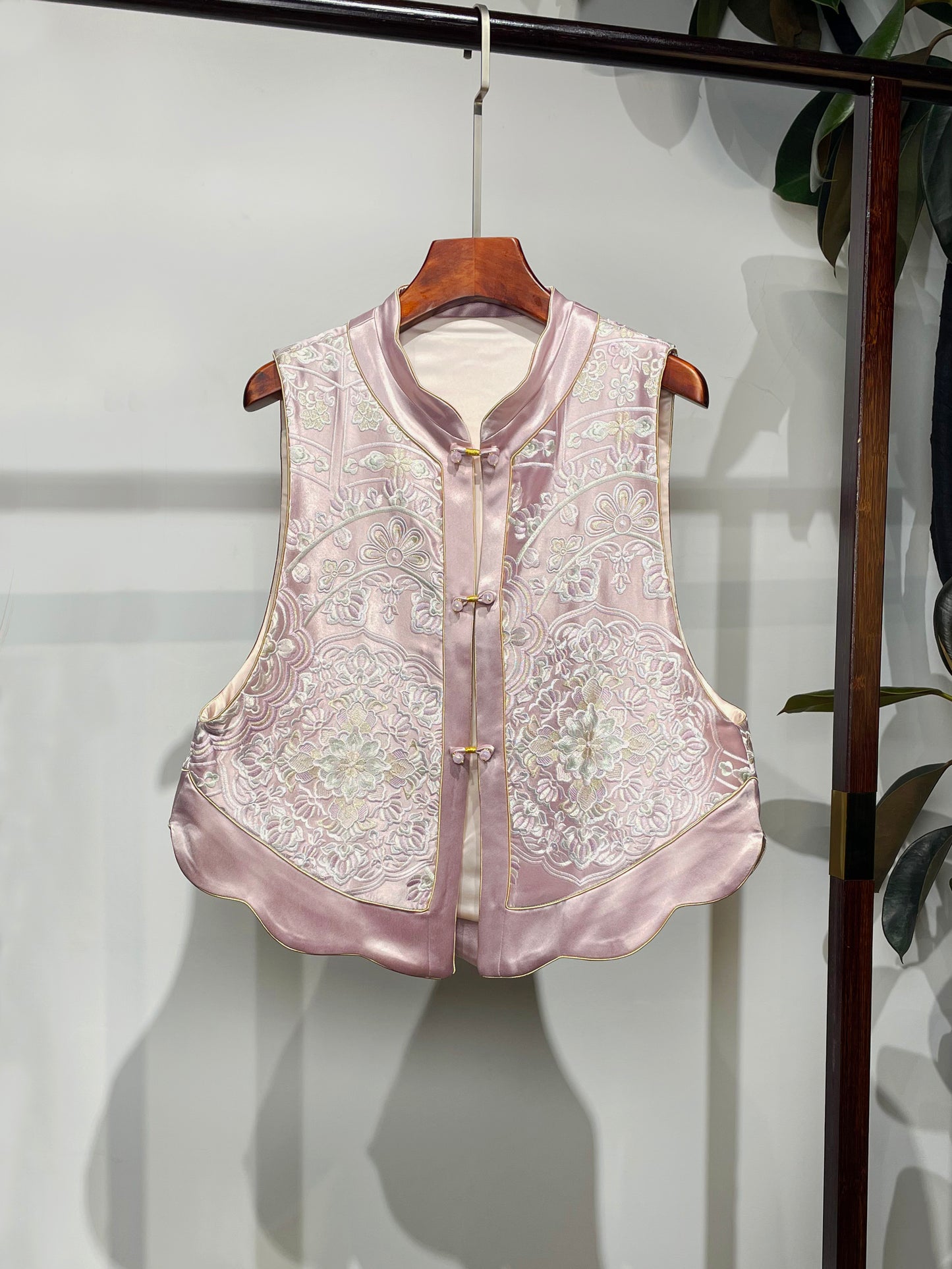 Pink Wisteria Waistcoat・Blossom Series Embroidery 繁花似锦系列粉色紫藤花刺绣马甲