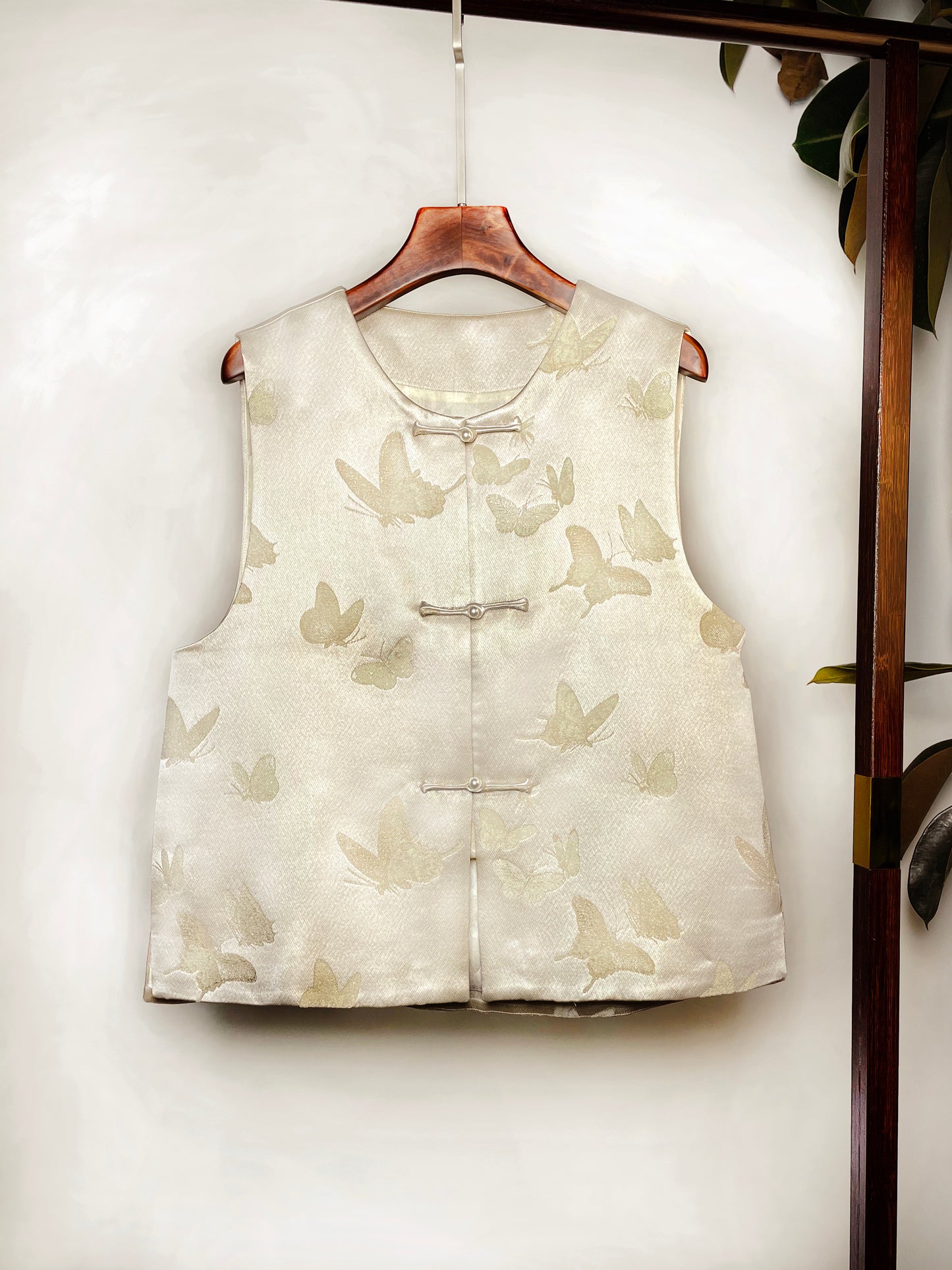 Song Brocade Waistcoat・White Butterflies in Spring Motif 白色晴春蝶戏宋锦马甲