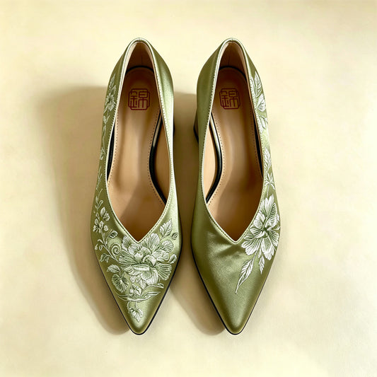Custom‑Made Retro Old‑Satin Pointed‑Toe Low‑Cut Low‑Heel Pumps | 定制老缎复古尖头低跟浅口鞋