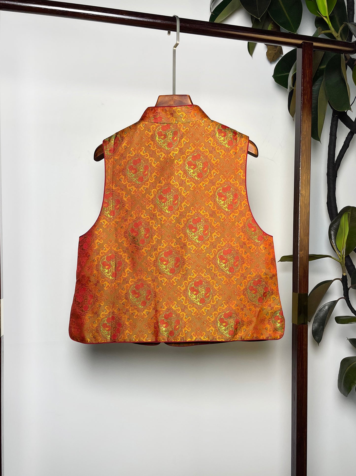 Song Brocade Waistcoat・Exquisite Lychee Motif 玲珑荔枝宋锦马甲