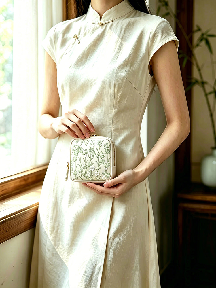 Grass & Butterfly Song Brocade Card Holder | 芳草蝴蝶宋锦卡包
