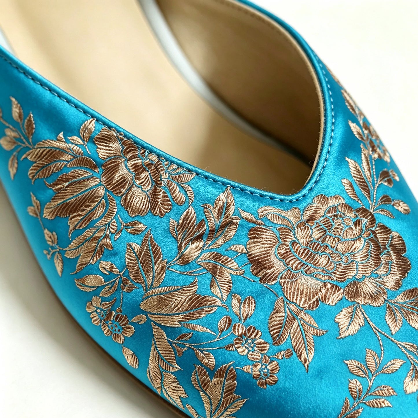 Custom Vintage Old‑Stock Brocade‑Satin Pointed‑Toe Shoes | 定制老缎复古尖头鞋