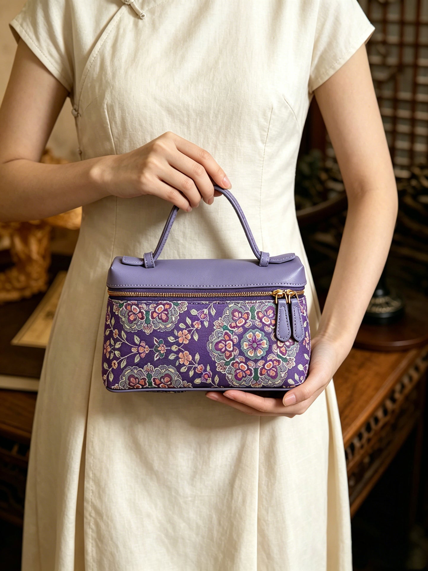 Purple Ground Cluster Floral Shu Brocade Clutch | 紫底团花蜀锦手拿包