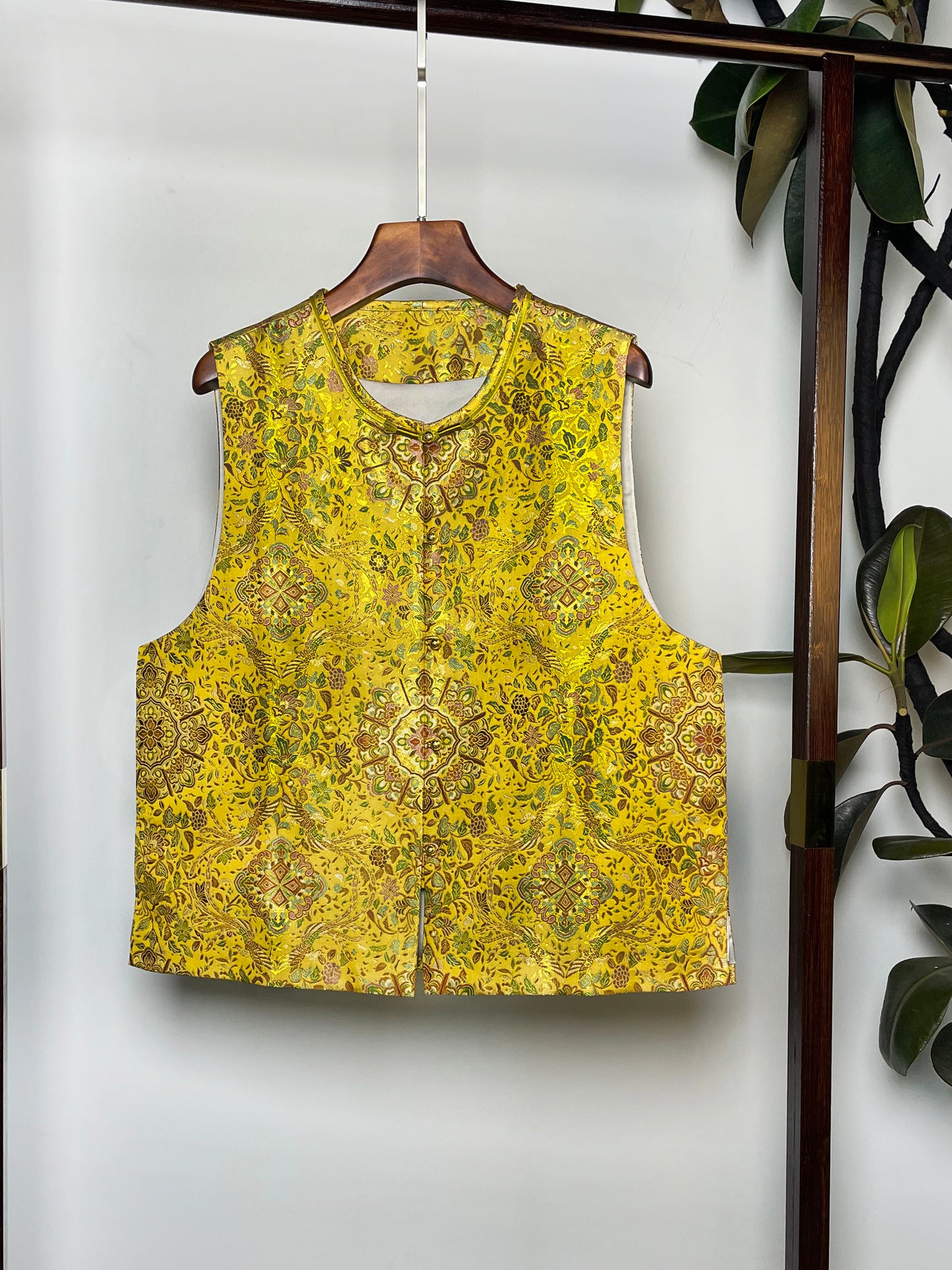 Waistcoat・Golden Background Phoenix & Hundred Flowers, Treasure Flower Motif 凤戏百花金地凤凰宝相纹马甲