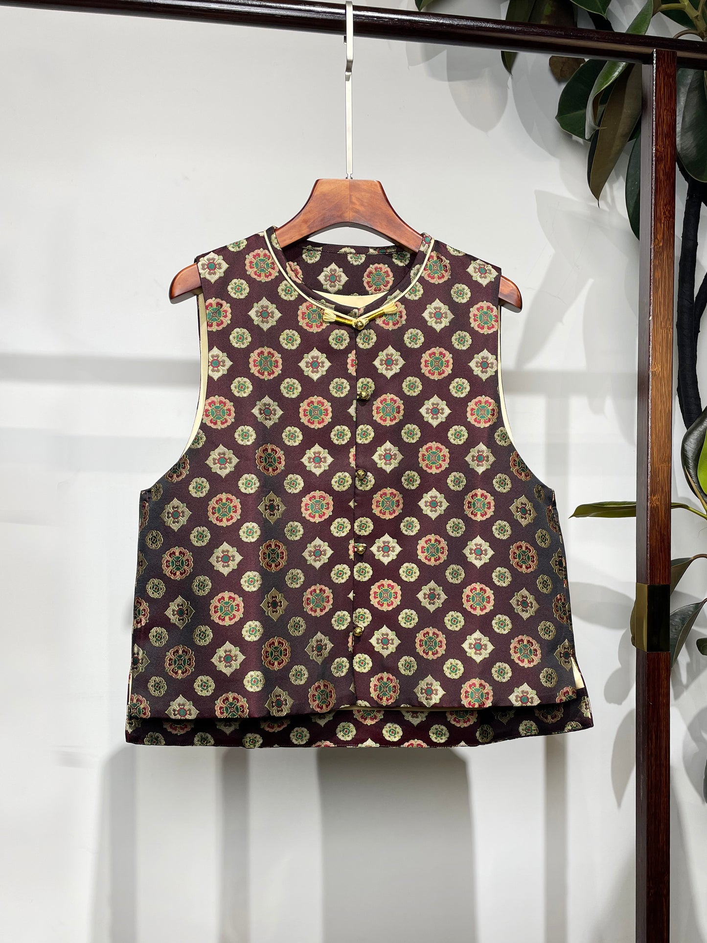 Song Brocade Waistcoat・Brown Background Treasure Flower Motif 褐地宝相花纹宋锦马甲