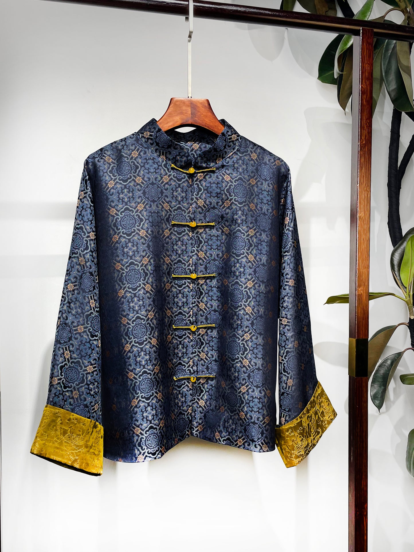 Song Brocade Coat・Cloisonne Background Sida Yun with Gold Sleeves 景泰蓝底四达运金袖宋锦外套