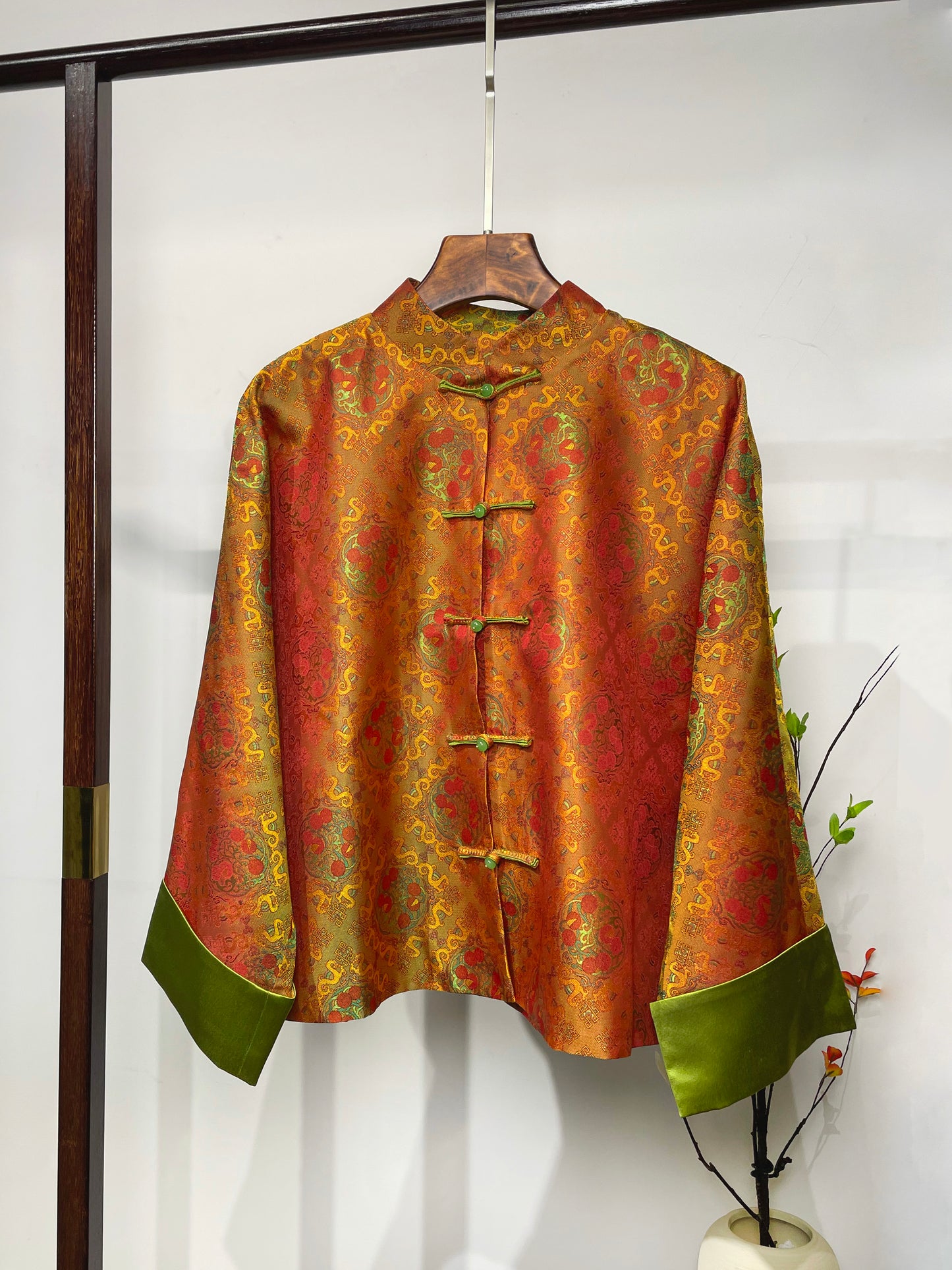 Song Brocade Long-Sleeve Coat・Exquisite Lychee Motif 玲珑荔枝宋锦长袖外套