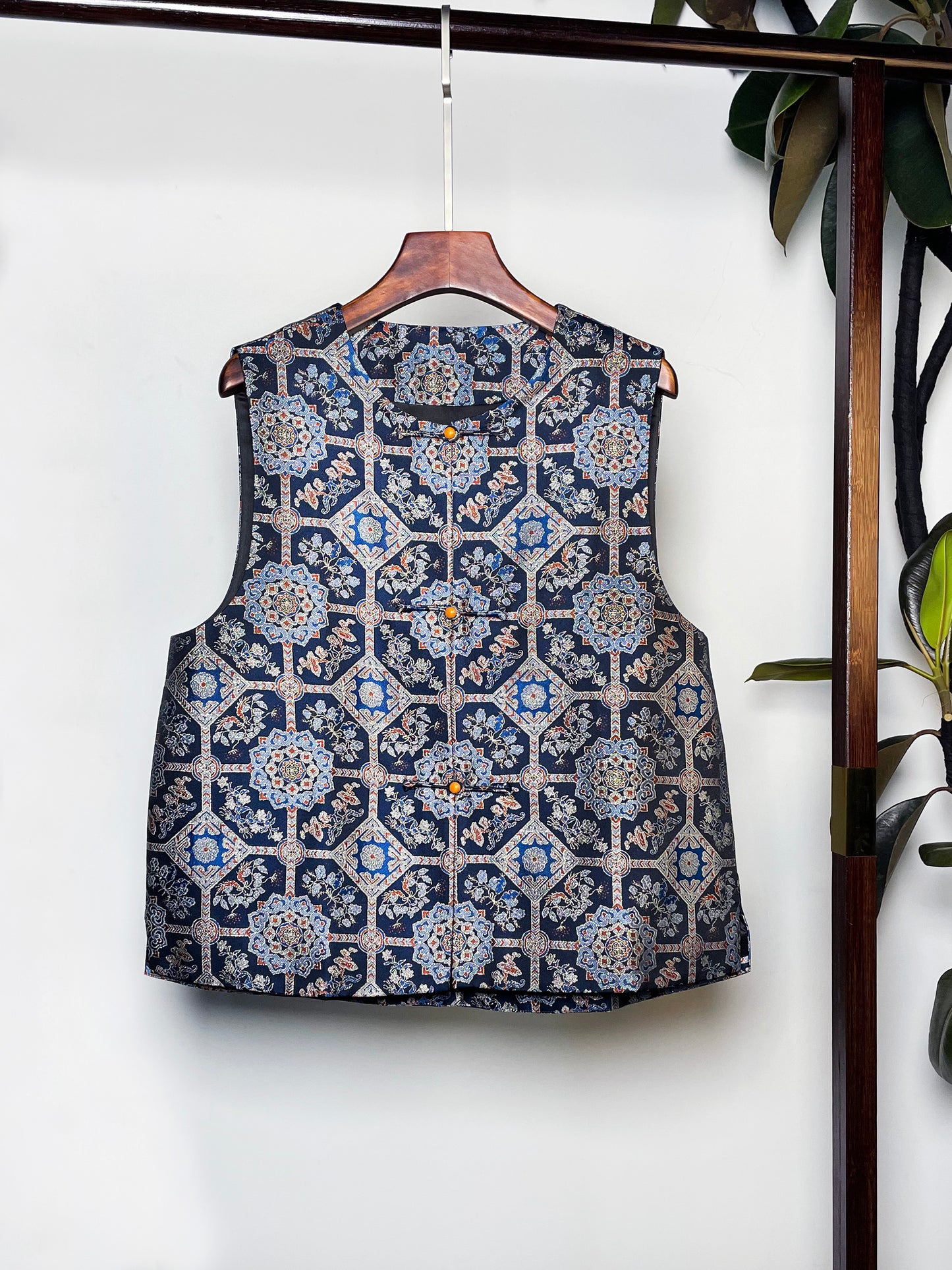 Song Brocade Waistcoat・Immortal Grass & Treasure Flower Motif 仙草宝相花纹宋锦马甲
