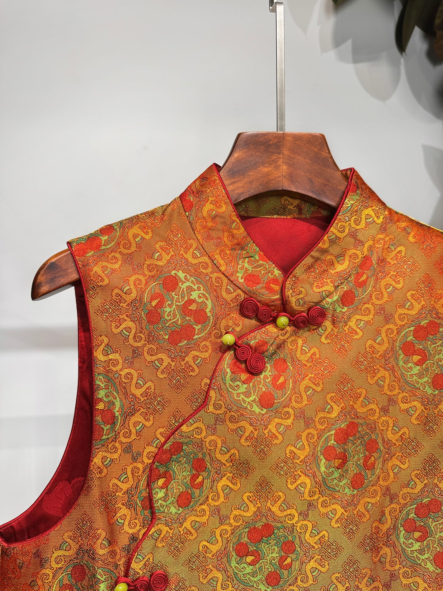 Song Brocade Waistcoat・Exquisite Lychee Motif 玲珑荔枝宋锦马甲