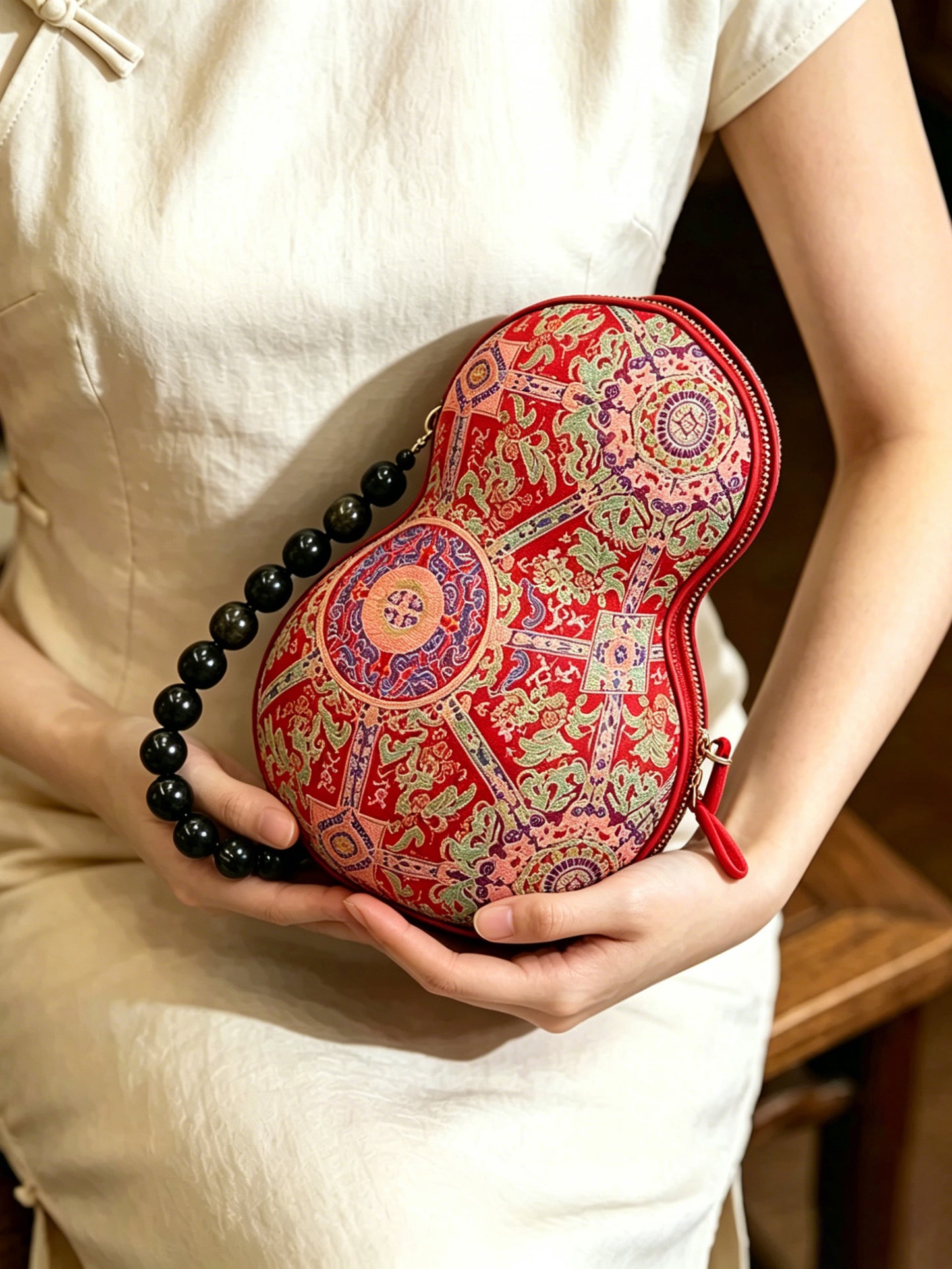 Shangjiukai Scarlet Four Directions Lattice Song Brocade Gourd Handbag | 上久楷红八达晕宋锦葫芦包