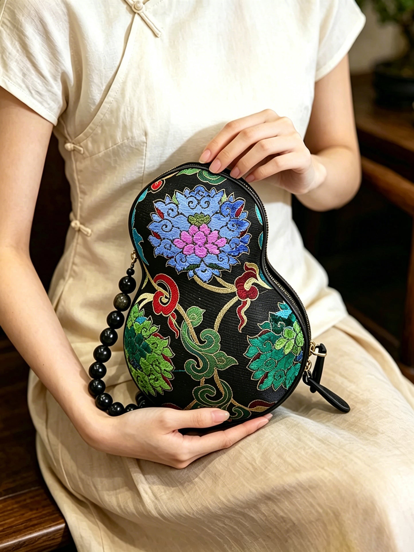 Black Base Multicolored Yun Brocade Zhang Satin Gourd Handbag | 黑彩云锦漳缎葫芦包