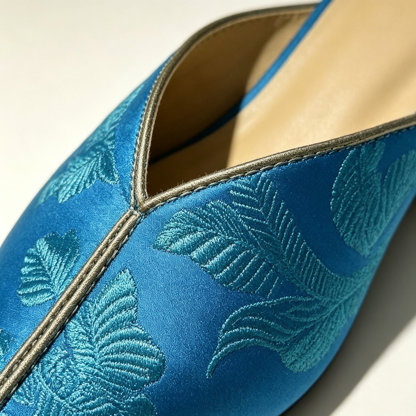 Custom Blue Vintage Satin Embroidered Mule Slippers | 定制款蓝色老缎面刺绣穆勒鞋