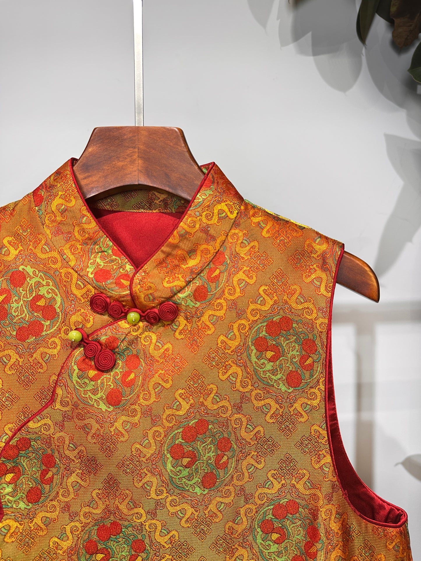 Song Brocade Waistcoat・Exquisite Lychee Motif 玲珑荔枝宋锦马甲