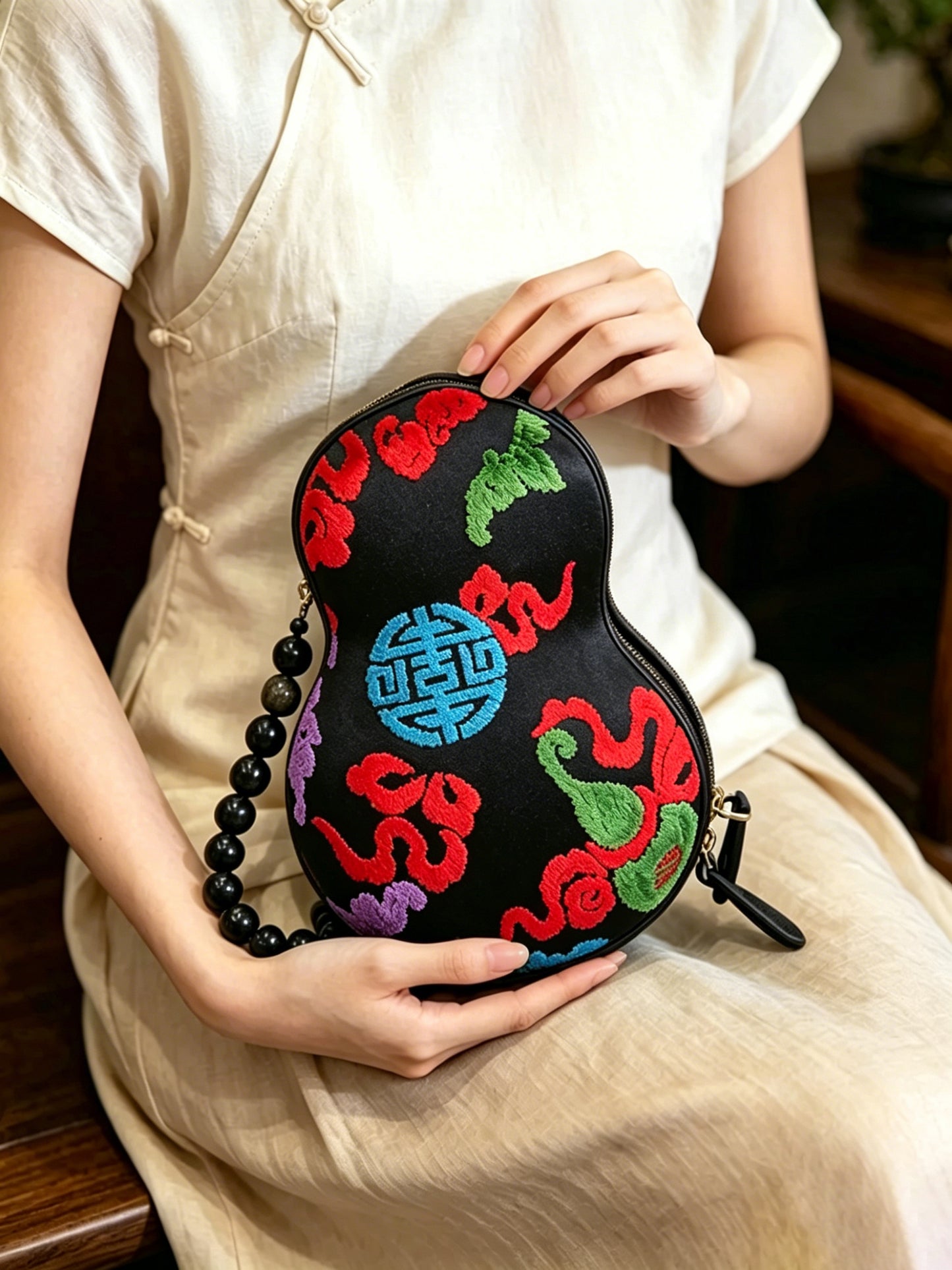 Gourd Pouch with Eight Treasures Gourd Pattern Zhang Velvet | 八宝葫芦纹漳绒葫芦包