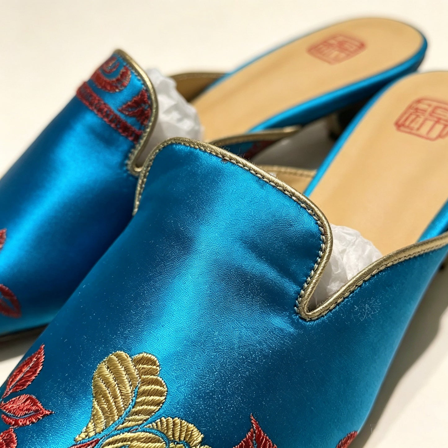 Custom Two-Tone Blue Vintage Satin Embroidered Mule Slippers | 定制款蓝色双彩老缎面刺绣穆勒鞋