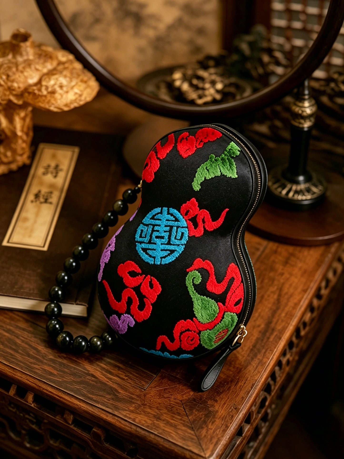 Gourd Pouch with Eight Treasures Gourd Pattern Zhang Velvet | 八宝葫芦纹漳绒葫芦包