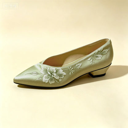 Custom‑Made Retro Old‑Satin Pointed‑Toe Low‑Cut Low‑Heel Pumps | 定制老缎复古尖头低跟浅口鞋