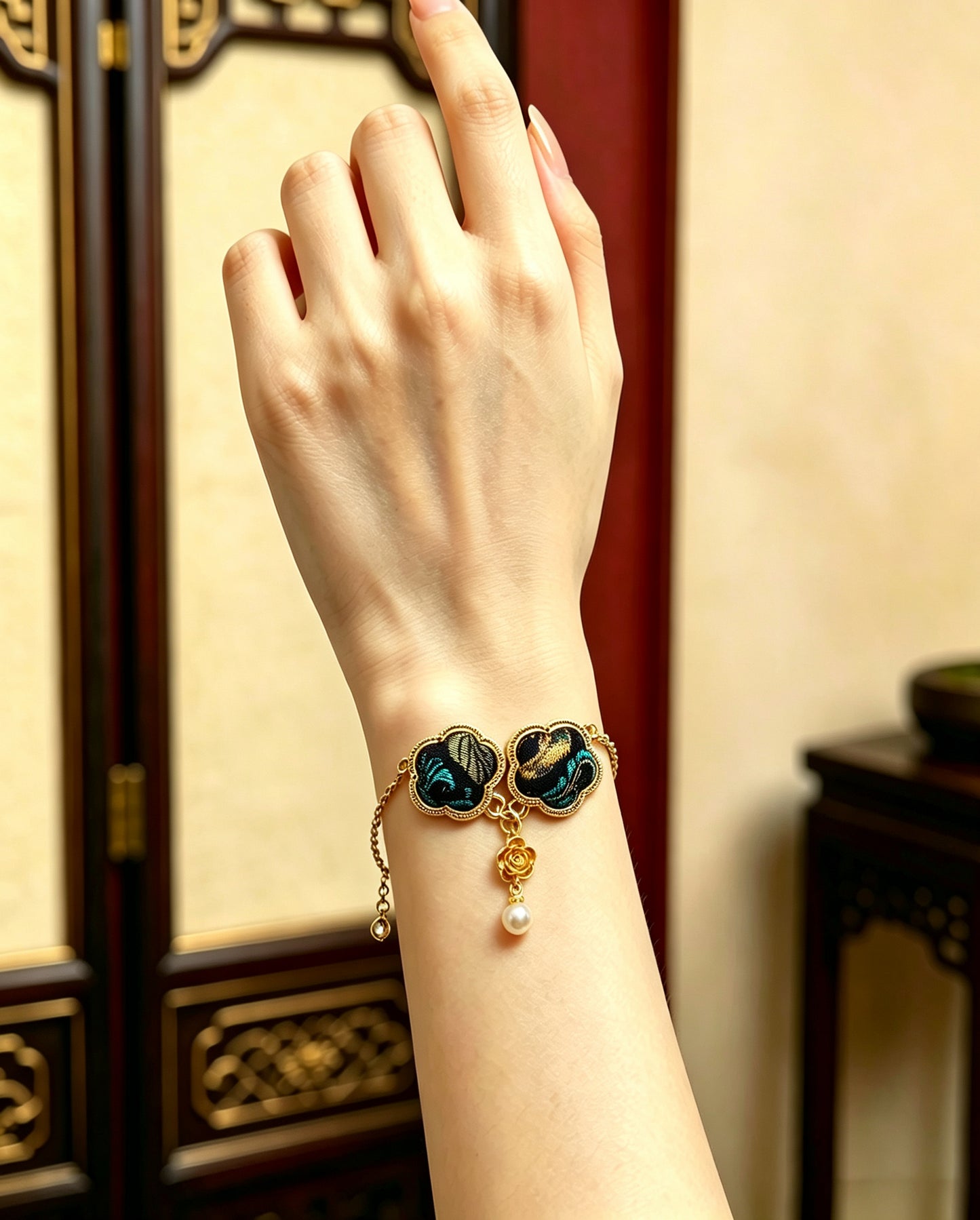 Shangjiukai Banana Leaf Motif Song Brocade Bracelet | 上久楷蕉叶连宋锦手链