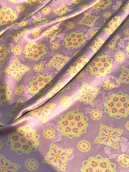 Bao Xiang Floral Xiangyunsha Gourd Crossbody Bag | 宝相花香云纱葫芦斜挎包