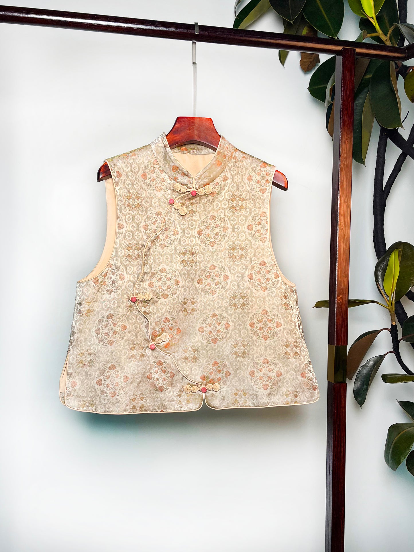 Song Brocade Waistcoat・Silver Background Orange Treasure Flower Motif 银地橘色宝相花宋锦马甲