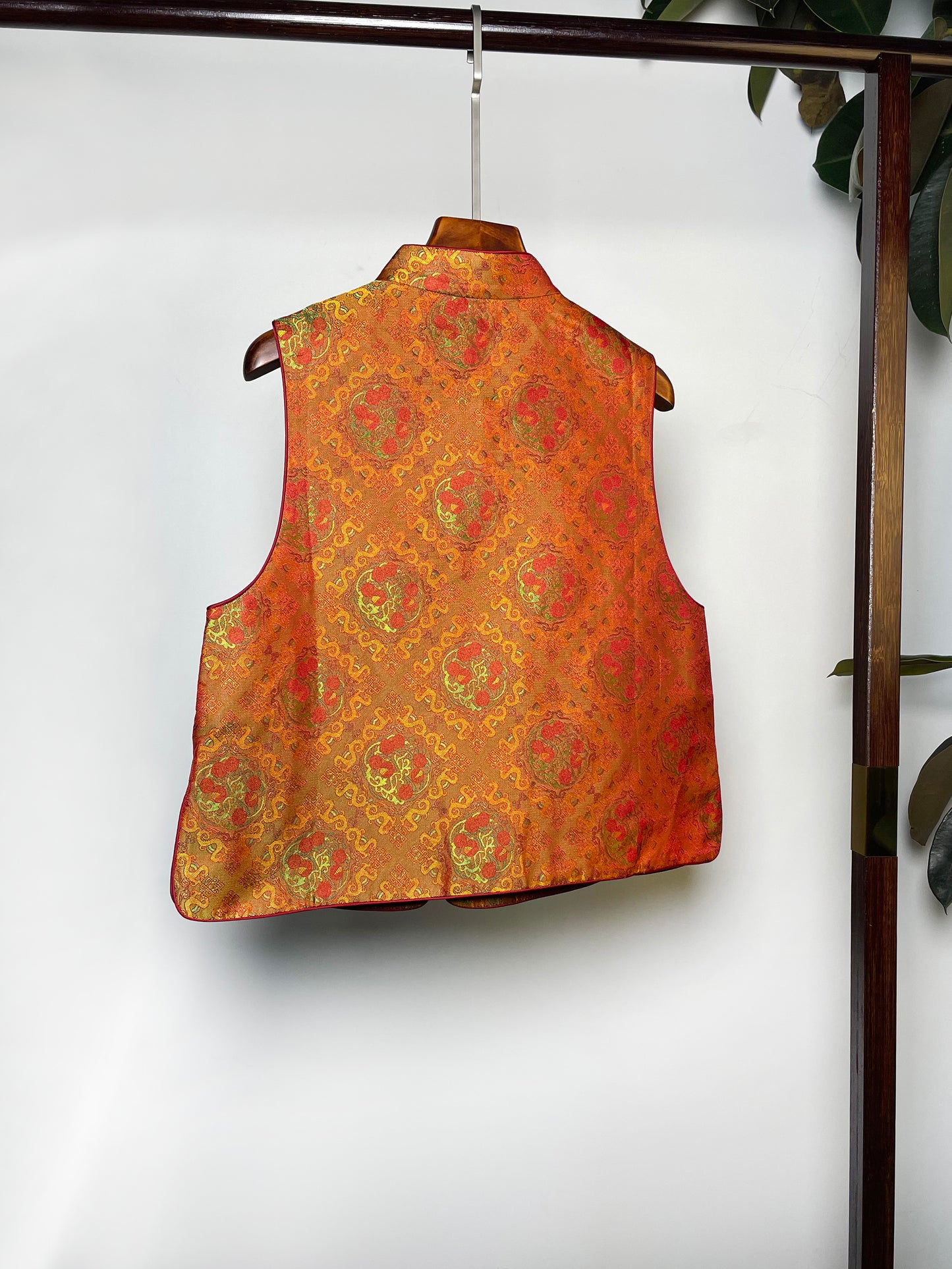 Song Brocade Waistcoat・Exquisite Lychee Motif 玲珑荔枝宋锦马甲